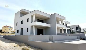 Thumbnail von Moderne Maisonettewohnung mit Dachterrasse und Panoramablick auf das Meer