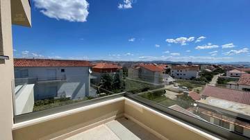 Thumbnail von Neubau-Penthouse mit Panoramablick auf Meer und Stadt, Aufzug und zwei Stellplätzen