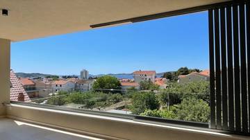 Thumbnail von Neubau-Penthouse mit Panoramablick auf Meer und Stadt, Aufzug und zwei Stellplätzen