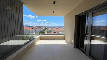 Thumbnail von Neubau-Penthouse mit Panoramablick auf Meer und Stadt, Aufzug und zwei Stellplätzen
