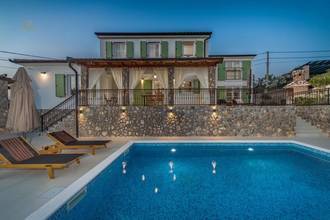 Thumbnail von Hochwertiges Steinhaus mit Swimmingpool und Meerblick