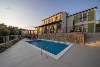 Thumbnail von Hochwertiges Steinhaus mit Swimmingpool und Meerblick