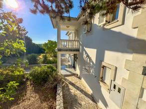 Thumbnail von Großzügige Villa mit Swimmingpool, privatem Tennisplatz und Meerblick