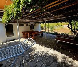 Thumbnail von Mediterranes Haus mit zwei Wohneinheiten und großem Garten, nur 35 Meter vom Strand
