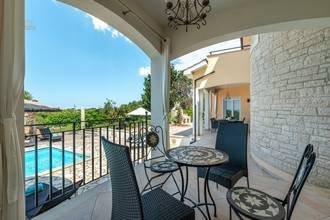 Thumbnail von Charmante Villa mit Swimmingpool und Meerblick