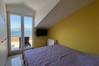Thumbnail von Haus in erster Reihe zum Meer mit drei Wohnungen und Studio