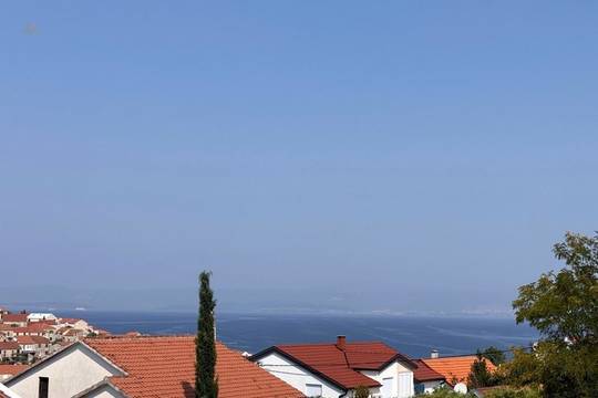 Wohnung mit großem Garten, Sommerküche und Meerblick