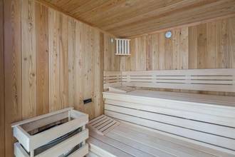 Thumbnail von Luxuriöses Haus mit beheiztem Pool, vier Wohneinheiten und Meerblick