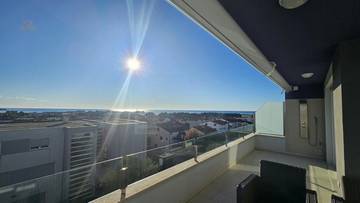 Thumbnail von Moderne und möblierte Wohnung mit Meerblick