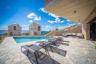 Thumbnail von Moderne Villa mit Swimmingpool und Meerblick unterhalb des Velebit