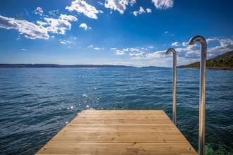 Thumbnail von Moderne Villa mit Swimmingpool und Meerblick unterhalb des Velebit