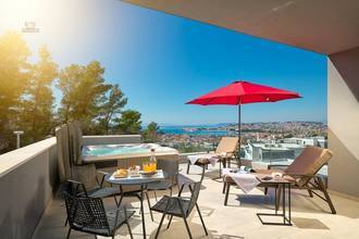 Moderne Villa mit beheiztem Pool, Wellnessbereich und Meerblick