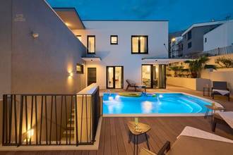Thumbnail von Moderne Villa mit beheiztem Pool, Wellnessbereich und Meerblick
