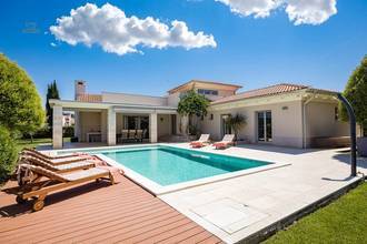 Thumbnail von Luxuriöse Villa mit beheiztem Pool und Meerblick in ruhiger Wohnlage