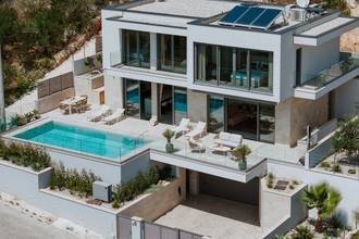 Thumbnail von Neubauvilla mit Wellnessbereich, Pool und weitem Meerblick