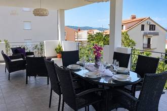 Thumbnail von Freistehendes Haus mit zwei Wohnebenen, großem Garten und Meerblick