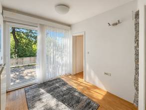 Thumbnail von Haus mit zwei Wohneinheiten, großem Garten und freiem Meerblick