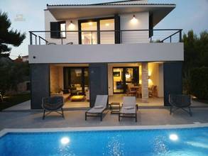 Thumbnail von Neubauvilla mit Swimmingpool und Meerblick, 250 Meter zum Strand