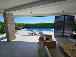 Thumbnail von Neubauvilla mit Swimmingpool und Meerblick, 250 Meter zum Strand