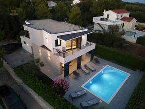 Thumbnail von Neubauvilla mit Swimmingpool und Meerblick, 250 Meter zum Strand