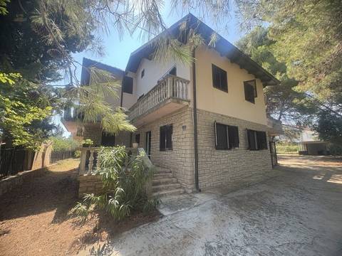Haus mit großem Garten und Meerblick nahe dem Strand