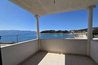 Thumbnail von Haus mit vier Ferienwohnungen direkt am Strand