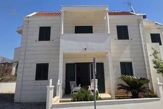 Haus mit vier Ferienwohnungen direkt am Strand