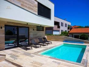 Thumbnail von Moderne Villa mit Swimmingpool in der zweiten Reihe zum Meer