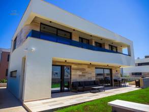 Thumbnail von Moderne Villa mit Swimmingpool in der zweiten Reihe zum Meer