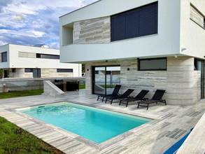 Thumbnail von Moderne Villa mit Swimmingpool in der zweiten Reihe zum Meer