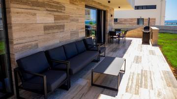 Thumbnail von Moderne Villa mit Swimmingpool in der zweiten Reihe zum Meer