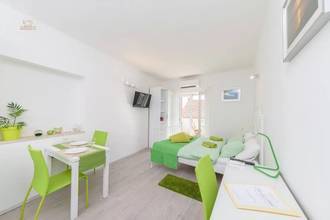 Thumbnail von Modern renoviertes Apartmenthaus mit vier Einheiten und Meerblick