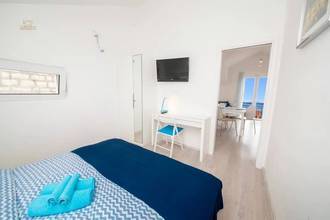 Thumbnail von Modern renoviertes Apartmenthaus mit vier Einheiten und Meerblick
