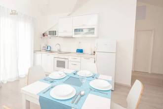Thumbnail von Modern renoviertes Apartmenthaus mit vier Einheiten und Meerblick