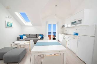 Thumbnail von Modern renoviertes Apartmenthaus mit vier Einheiten und Meerblick