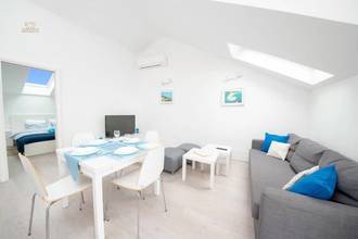 Thumbnail von Modern renoviertes Apartmenthaus mit vier Einheiten und Meerblick