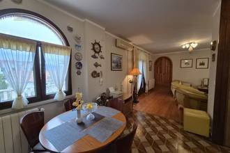 Thumbnail von Haus aus Brac-Stein mit drei getrennten Einheiten und Meerblick