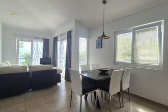 Thumbnail von Villa mit sechs Apartments, Pool und Meerblick in einer grünen Bucht