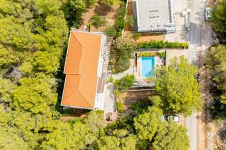 Thumbnail von Villa mit sechs Apartments, Pool und Meerblick in einer grünen Bucht