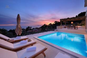 Thumbnail von Moderne Villa mit Swimmingpool, Terrassen und weitem Meerblick