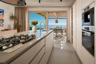 Thumbnail von Moderne Villa mit Swimmingpool, Terrassen und weitem Meerblick