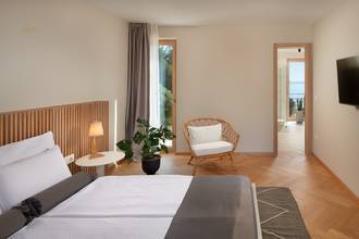 Thumbnail von Moderne Villa mit Swimmingpool, Terrassen und weitem Meerblick
