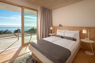 Thumbnail von Moderne Villa mit Swimmingpool, Terrassen und weitem Meerblick