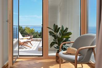 Thumbnail von Moderne Villa mit Swimmingpool, Terrassen und weitem Meerblick