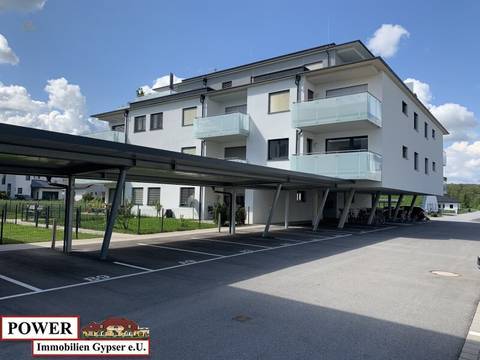 NEUER PREIS! Neuwertige 3-Zimmer Wohnung mit großen Balkon & Carport!