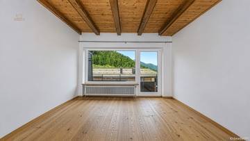 Thumbnail von Dachgeschosswohnung an der Skipiste mit Kaiserblick