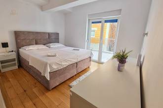 Thumbnail von Wohnung mit drei Schlafzimmern, Terrasse und Innenhof in Strandnähe