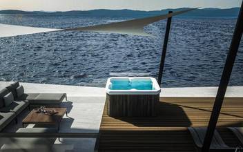 Thumbnail von Neubauvilla mit Dachpool und Aufzug in erster Reihe am Meer