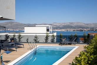Thumbnail von Neue Reihenhäuser mit Pool, Dachterrasse und Sommerküche