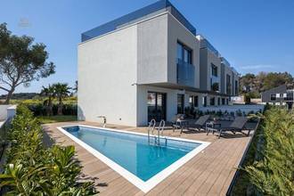 Thumbnail von Neue Reihenhäuser mit Pool, Dachterrasse und Sommerküche
